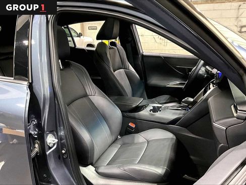 Used 2024 Toyota Venza Limited AWD/4WD image 9