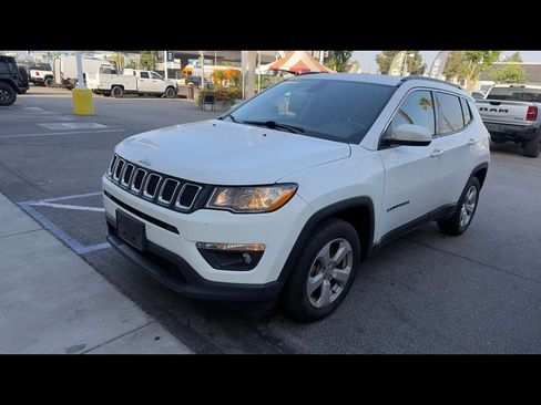 Used 2020 Jeep Compass Latitude FWD image 3