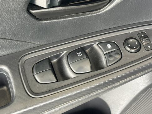 Used 2020 Nissan Versa S FWD image 12
