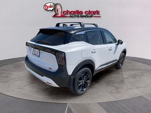 Used 2025 Nissan Kicks SR FWD image 6