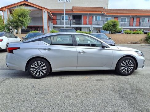 Used 2024 Nissan Altima 2.5 SV FWD image 23