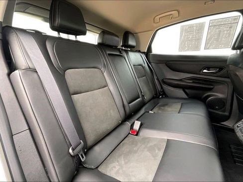 Used 2023 Nissan Ariya AWD image 32