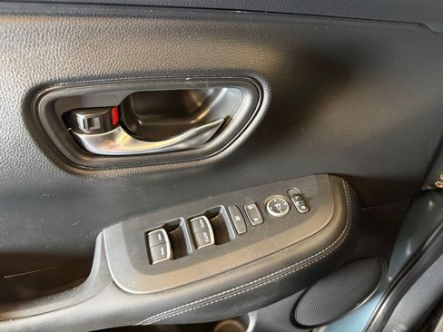 Used 2025 Honda HR-V EX-L image 19