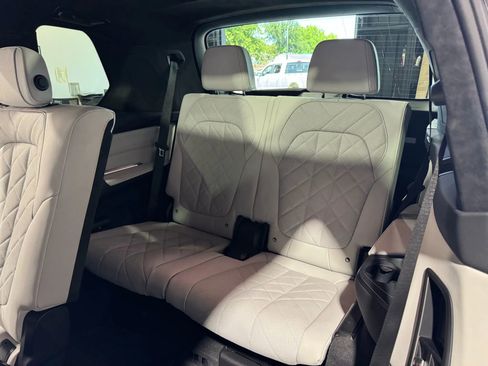 Used 2023 BMW X7 xDrive40i w/ Premium Package image 14