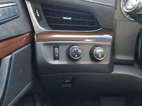 Used 2019 Cadillac Escalade Premium Luxury AWD/4WD image 28