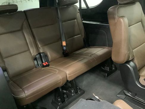 Used 2021 Chevrolet Suburban High Country image 37