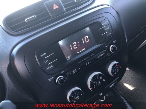 Used 2015 Kia Soul + image 14