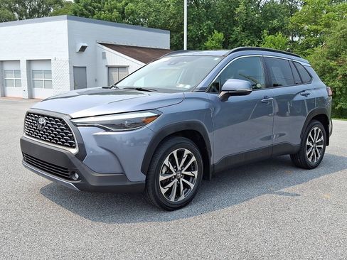 Certified 2022 Toyota Corolla Cross XLE w/ Convenience Package AWD/4WD image 3