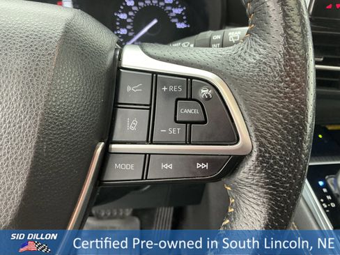 Used 2022 Toyota Sienna XLE Woodland Edition image 10