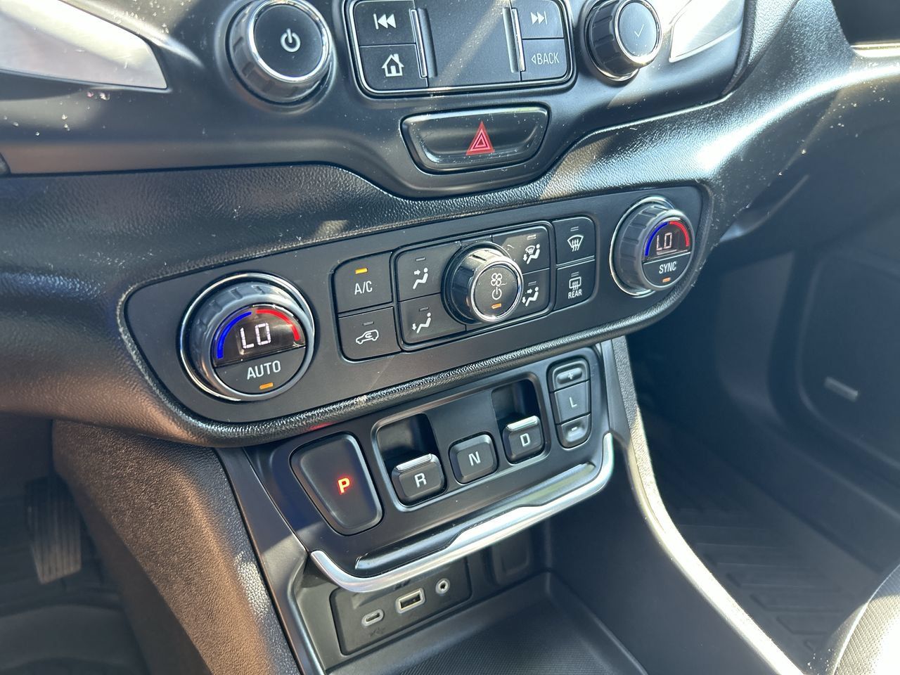 Used 2019 GMC Terrain SLT w/ Preferred Package AWD/4WD image 28