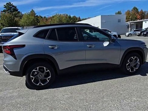 New 2025 Chevrolet Trax LT w/ Driver Confidence Package image 9
