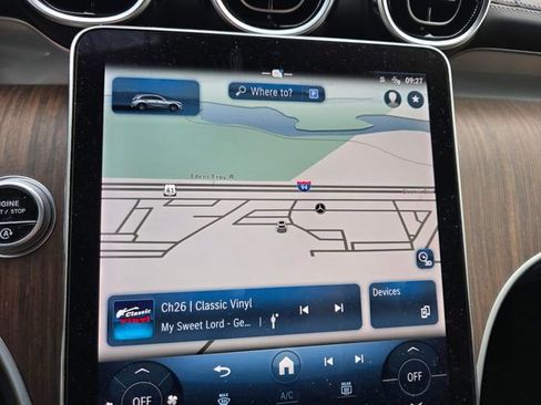 Used 2023 Mercedes-Benz GLC 300 4MATIC image 2