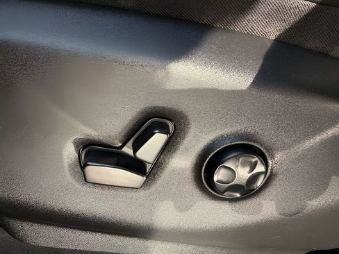 Used 2020 Chrysler Pacifica Touring-L w/ S Appearance Package image 26