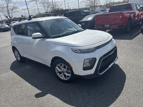 Used 2022 Kia Soul LX w/ Technology Package image 6