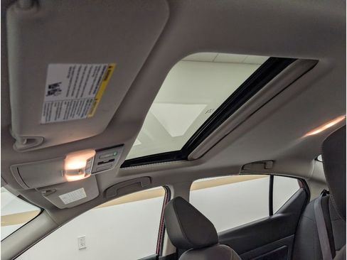 Used 2023 Nissan Altima 2.5 SV w/ SV Premium Package image 17