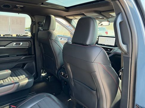 Used 2025 Ford Explorer ST-Line w/ Premium Package AWD/4WD image 36