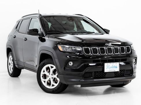 Used 2024 Jeep Compass Latitude AWD/4WD image 7