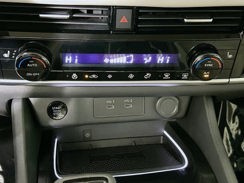 Used 2025 Nissan Rogue SL image 23