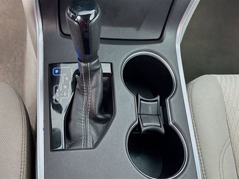 Used 2015 Toyota Camry LE image 19