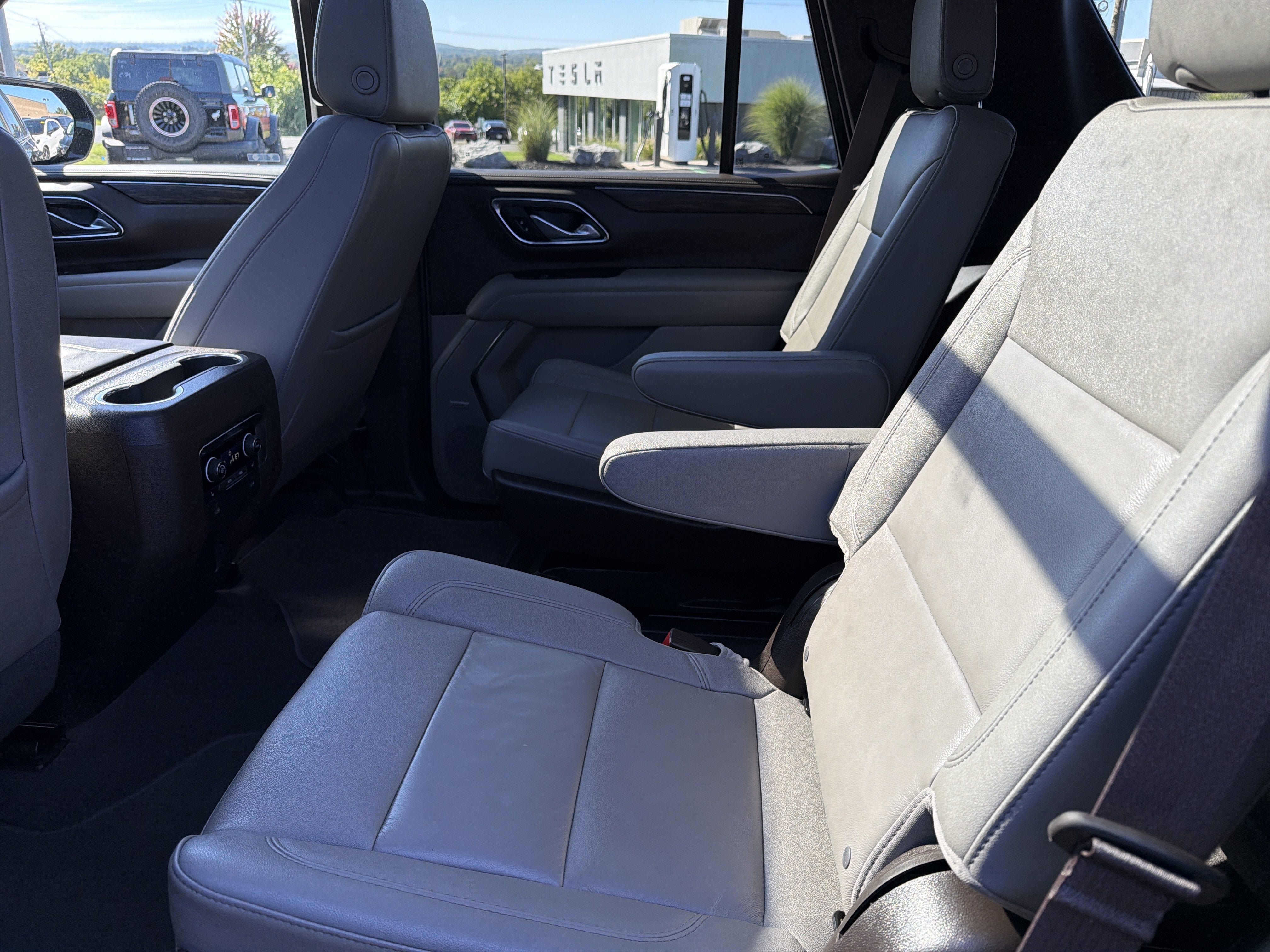 Used 2022 Chevrolet Tahoe LT w/ LT Signature Plus Package AWD/4WD image 26