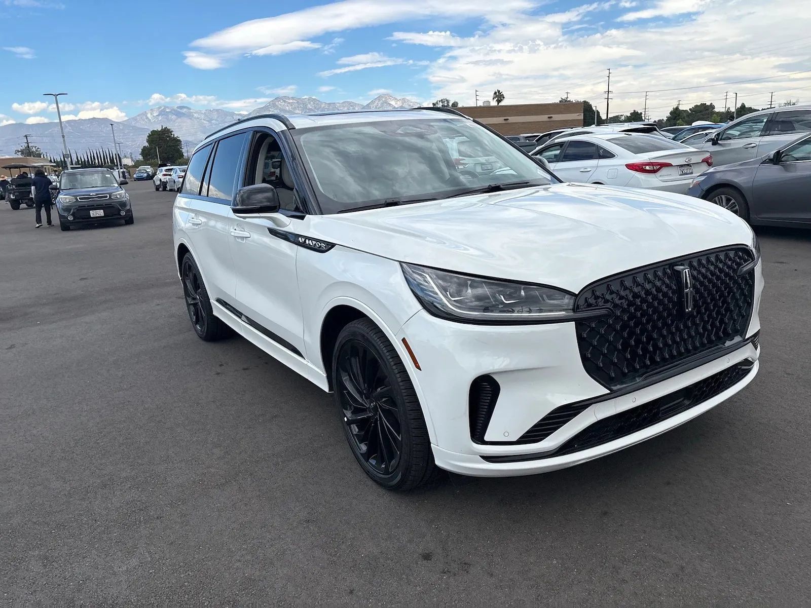 Used 2025 Lincoln Aviator Reserve w/ Luxury Package RWD image 3