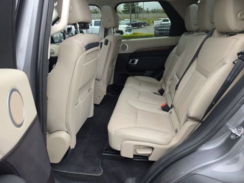 Used 2017 Land Rover Discovery HSE image 31