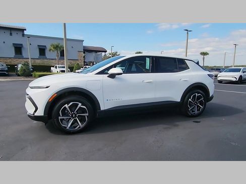 New 2026 Chevrolet Equinox EV LT image 17