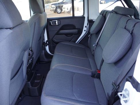 Certified 2025 Jeep Wrangler Unlimited Sahara w/ Safety Group image 17