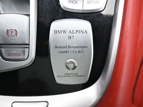 Used 2022 BMW ALPINA B7 xDrive w/ Luxury Rear Seating Package image 19