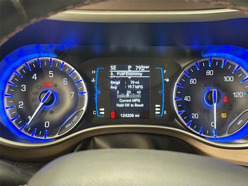 Used 2017 Chrysler Pacifica Touring-L image 12