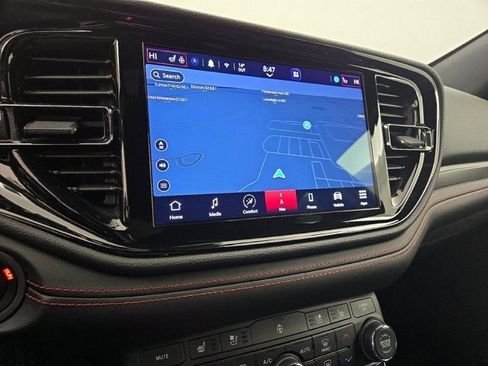 Used 2023 Dodge Durango GT image 3