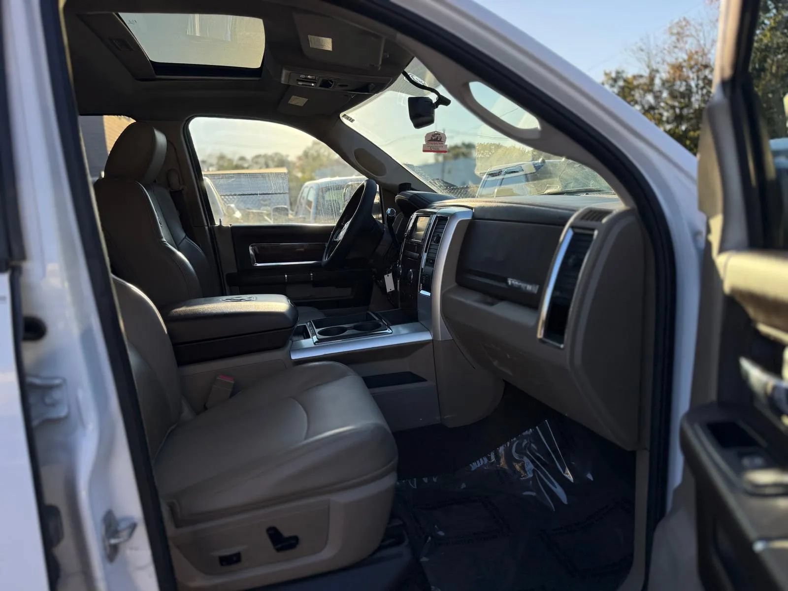 Used 2012 RAM 2500 Laramie w/ Cold Weather Group AWD/4WD image 26