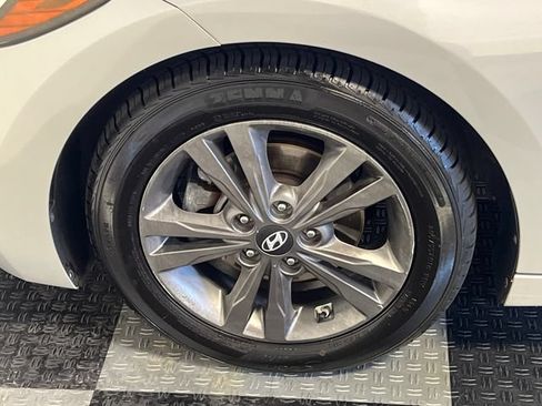 Used 2017 Hyundai Elantra SE w/ SE A/T Tech Package 03 FWD image 8