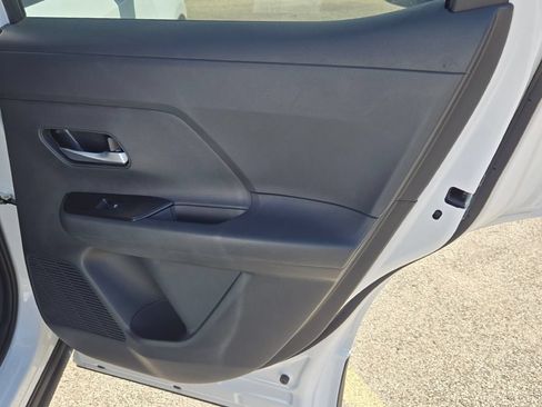 Used 2025 Nissan Kicks SV w/ SV Premium Package FWD image 9