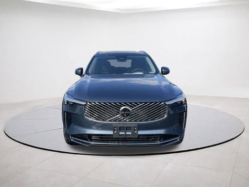 Used 2025 Volvo XC90 B6 Plus image 2