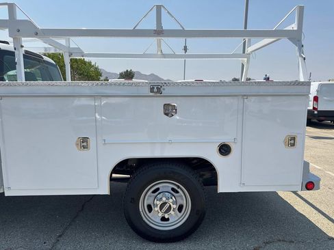 New 2025 Ford F350 XL w/ XL Chrome Package image 15