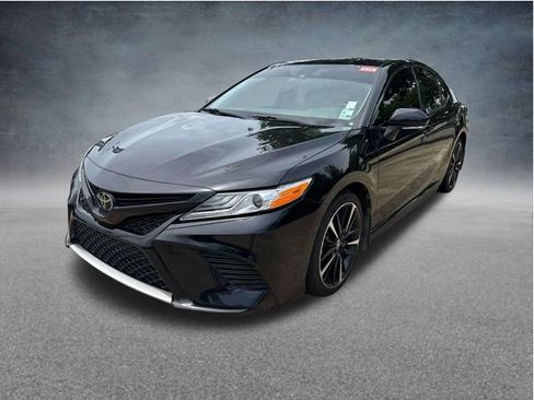 Used 2020 Toyota Camry XSE FWD image 3