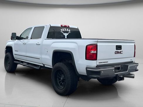 Used 2018 GMC Sierra 2500 SLT w/ Duramax Plus Package AWD/4WD image 4