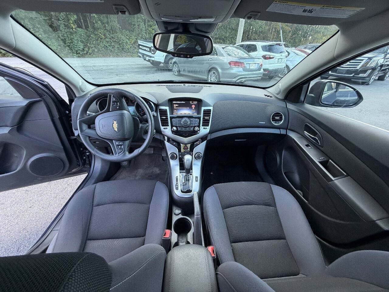 Used 2016 Chevrolet Cruze LT w/ Technology Package FWD image 14