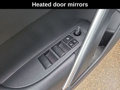 Used 2023 Toyota Corolla Cross SE image 15