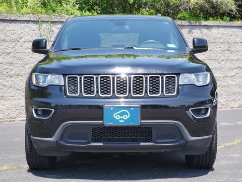 Used 2019 Jeep Grand Cherokee Laredo AWD/4WD image 2