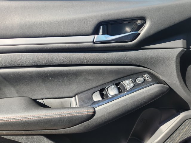 Used 2025 Nissan Altima 2.5 SR FWD image 19