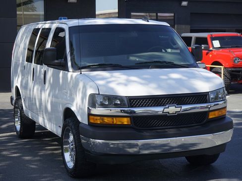 Used 2021 Chevrolet Express 2500 w/ Driver Convenience Package image 5