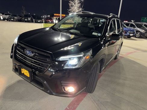Used 2023 Subaru Forester Premium image 1