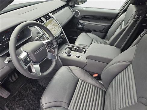 New 2025 Land Rover Discovery S image 18