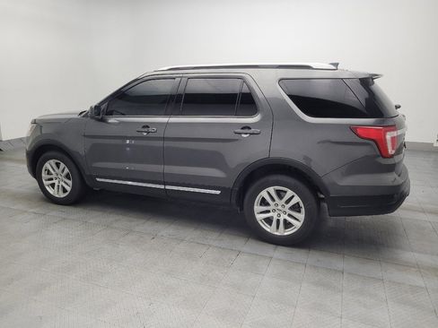 Used 2018 Ford Explorer XLT image 3