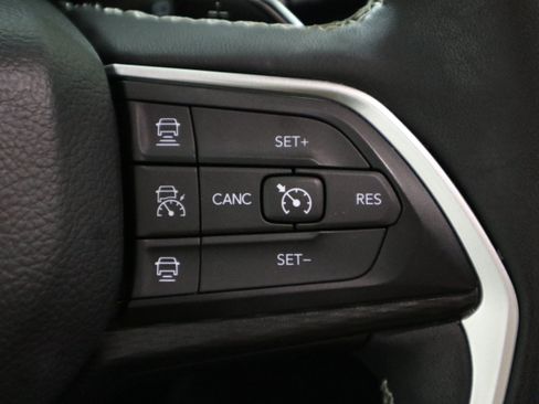 Used 2023 Jeep Grand Cherokee L Laredo AWD/4WD image 29