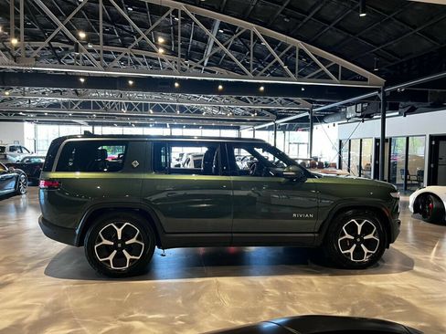Used 2024 Rivian R1S Adventure AWD/4WD image 6