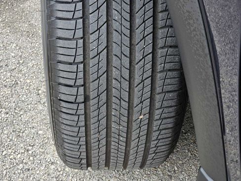 Used 2025 Honda Pilot EX-L image 10