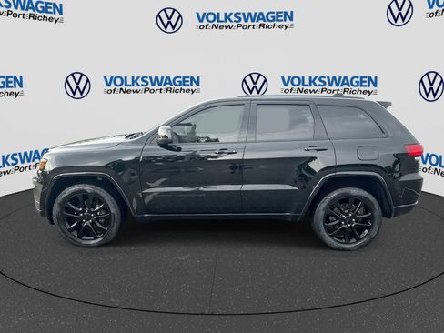 Used 2020 Jeep Grand Cherokee Altitude AWD/4WD image 11